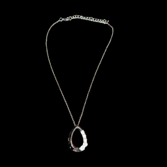 Elegant Silver Teardrop Necklace - Picture 3 of 5